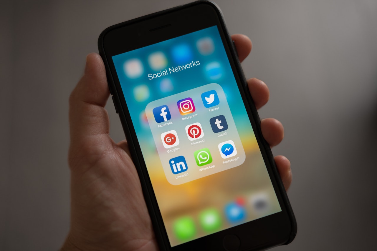 how to post to facebook and twitter at the same time