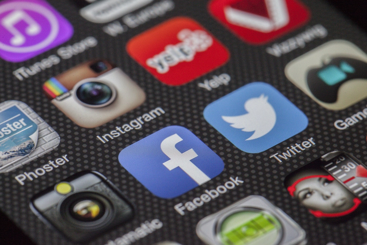 manage multiple social media accounts 