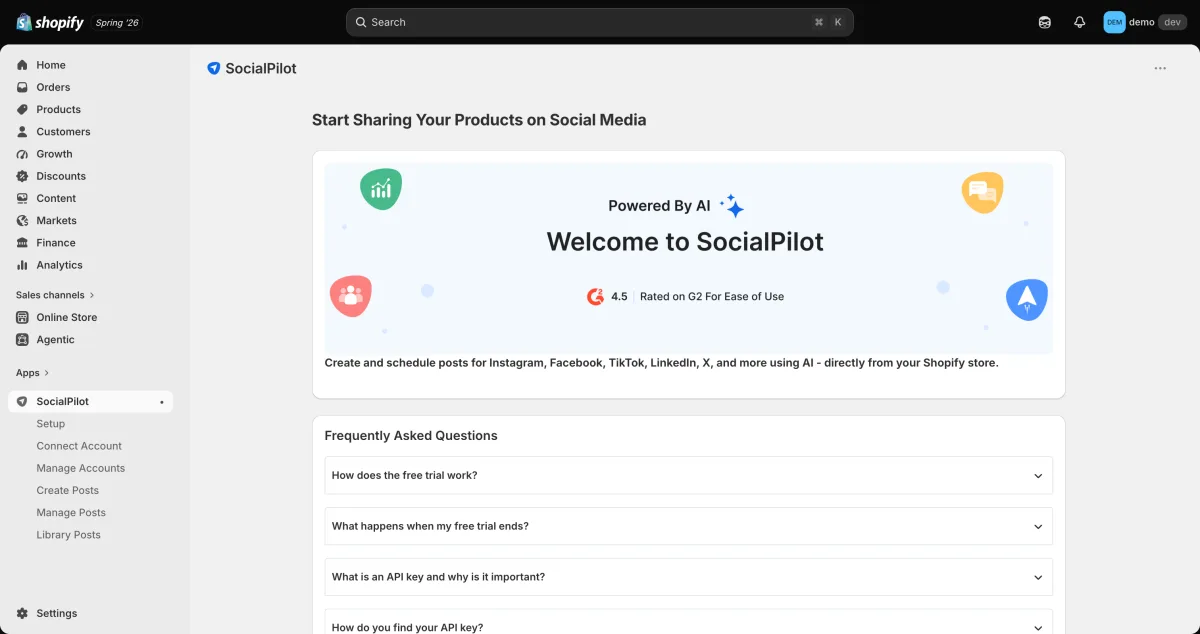 Pantalla de bienvenida de la app de SocialPilot para Shopify; la pestana de configuracion muestra el campo de clave de API necesaria para conectarse (archivo: socialpilot-04-loaded.png)